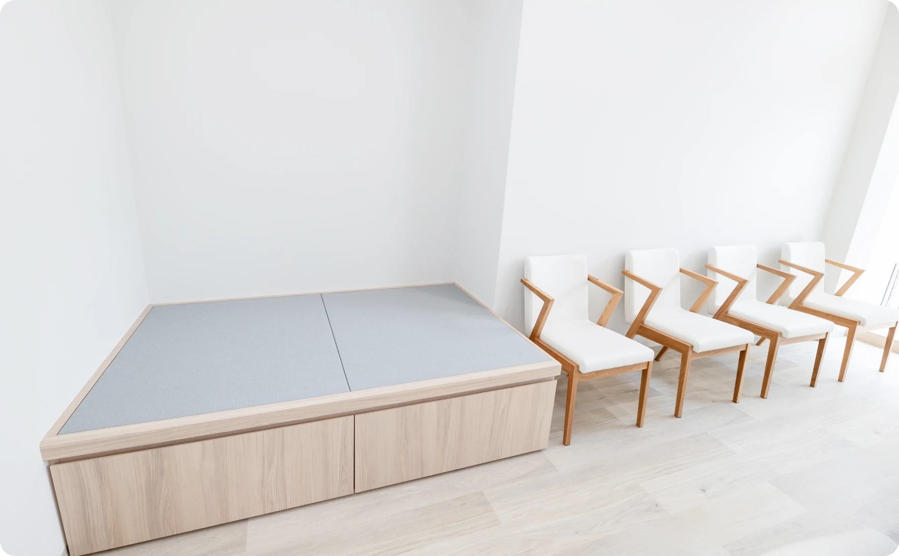 待合室の小上がり